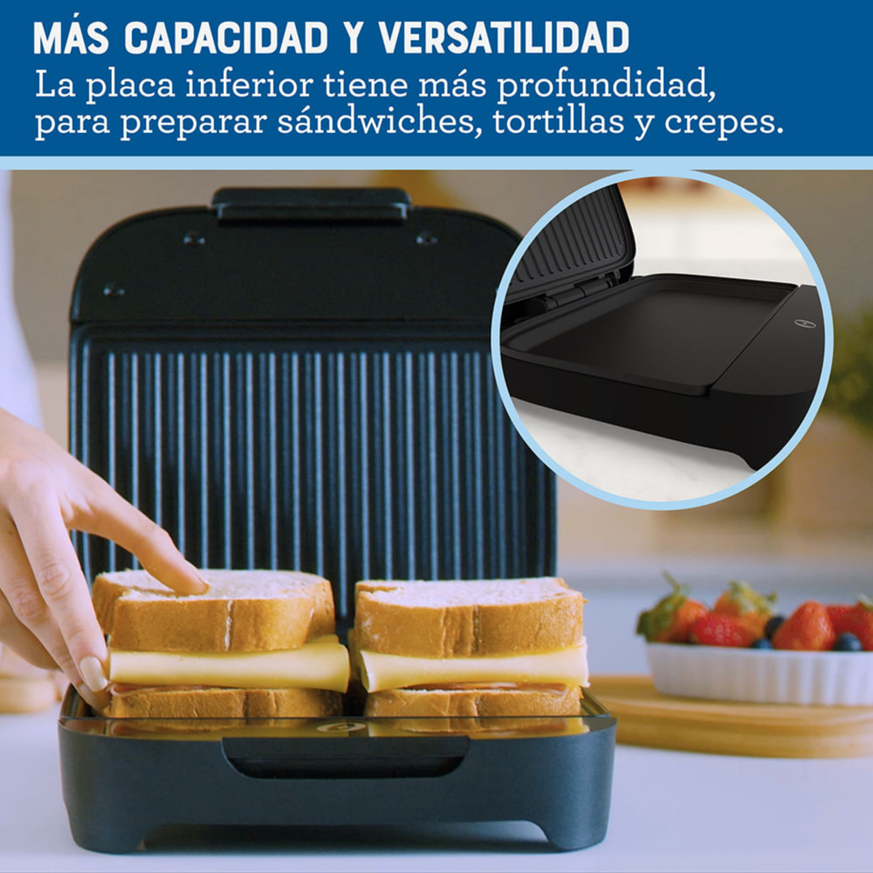 Sandwichera Oster® compacta con platos hondos CKSTSM400