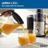 Oster® Extractor de Jugos, con 2 Velocidades + Pulso, y Fácil de Limpiar, Negro y Plateado, FPSTJE320S