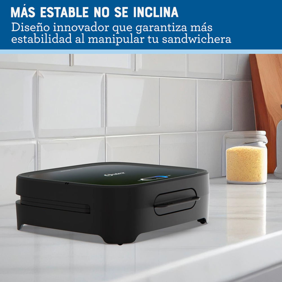 Sandwichera Oster® compacta con platos hondos CKSTSM400