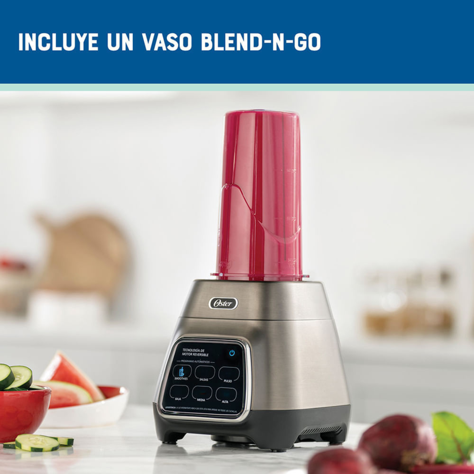 Licuadora Oster® programas automáticos con tecnología reversible, pantalla táctil y vaso BLend-N-Go BLSTPYG1312XBG