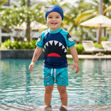 Traje de Baño Con Gorro Pantalón Corto Manga Corta 3 Piezas Corte Split Niño 2 a 8 años Blue Shark