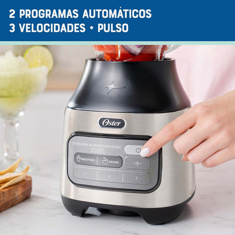 Licuadora Oster® con tecnología reversible, 2 programas automáticos y 3 velocidades más pulso